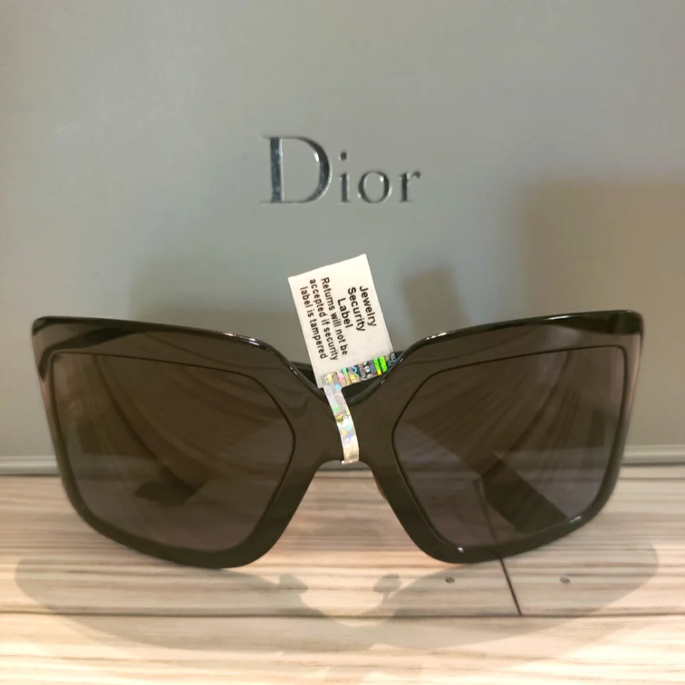 DIOR Sol Light 2 Oversized Celebrity Sunglasses - Picture 2 of 14